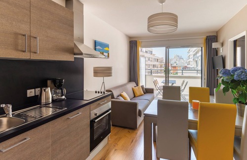 Biarritz Apartment | Exceptional Studio with Free Wi-Fi and Hot Tub Access