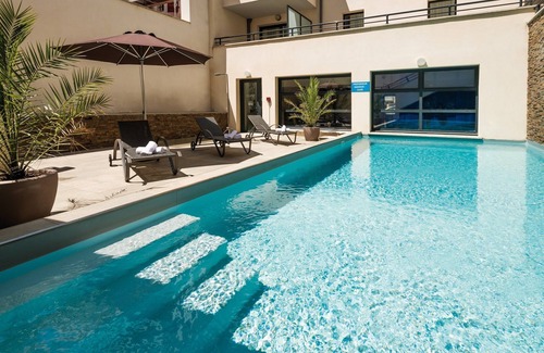 Biarritz Apartment | Exceptional Studio with Free Wi-Fi and Hot Tub Access