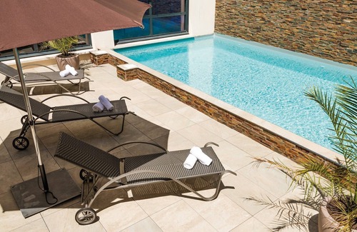 Biarritz Apartment | Exceptional Studio with Free Wi-Fi and Hot Tub Access