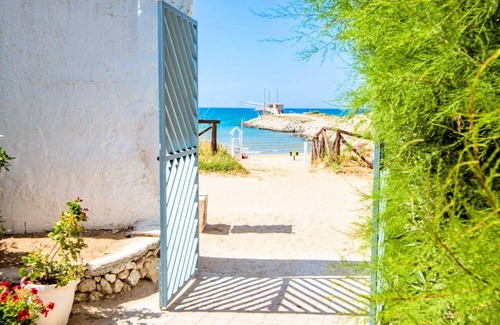 Chiesiola Apartment | Studio 'Baia Falcone-Comfort Studio 206' with sea view, Wi-Fi and air conditioning