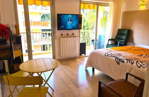 Fabron Apartment | STUDIO BALCON CALME AVEC PARKING 5mn de la MER