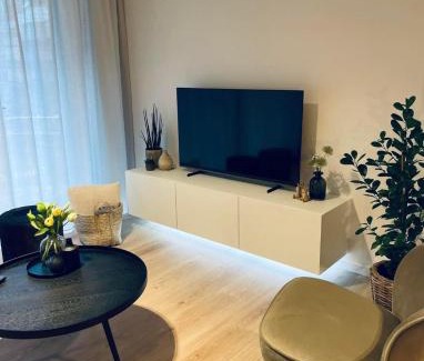 Nieuwpoort-Bad Apartment | Oceanfront Studio-be: Pet-Friendly Retreat for Families