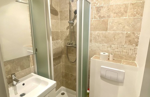Biarritz City Centre Apartment | Explore Studio Biarritz Hypercentre with Ocean View & Pool