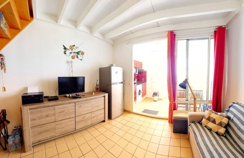 L'Autre-Bord Apartment | Studio Bis: Breathtaking Sea Views Steps from the Beach
