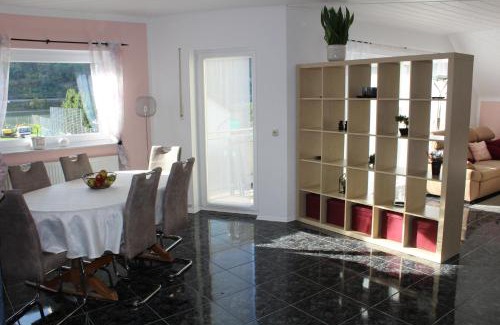 Kamp-Bornhofen Apartment | Guest Rated 9.7: Studio Blick ins Tal with Family-Friendly Comfort