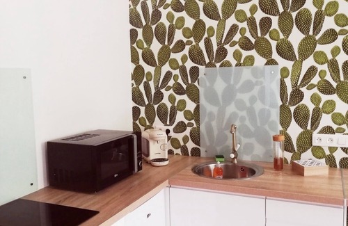 Le Creusot Apartment | Guest Rated 10/10: Studio Bohème with Kitchen & Breakfast