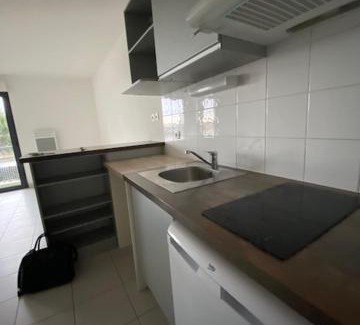 Lestonat - Monsejour Apartment | Cozy Studio Bordeaux - Family-Friendly Retreat Awaits