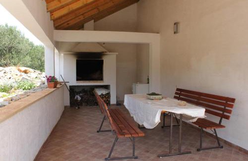 Bozava Apartment | Guest Rated Studio Bozava 8108a - Pet & Child Friendly