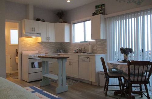 Sequim House | Cozy Studio By The Sea - Beachfront Cottage with Ocean View