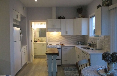 Sequim House | Cozy Studio By The Sea - Beachfront Cottage with Ocean View
