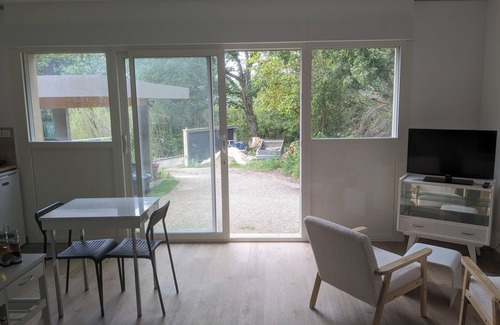 Ceret Apartment | Budget-Friendly Getaway at Studio Céret Awaits You