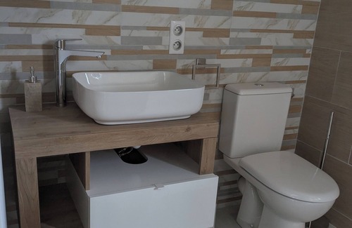 Ceret Apartment | Budget-Friendly Getaway at Studio Céret Awaits You