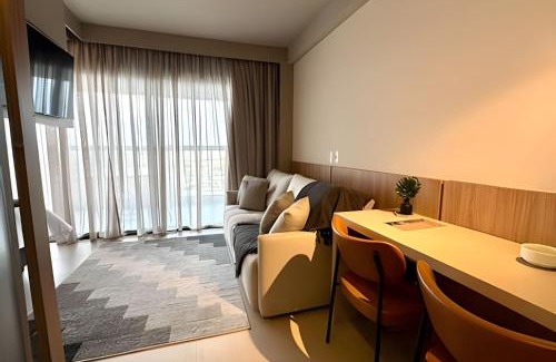 Marilia Apartment | Stylish Studio C9: Guest Rated 9.3 & Family Friendly