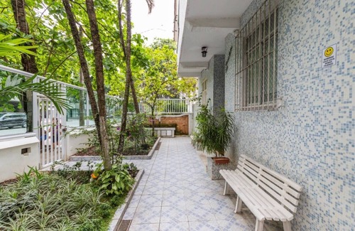 Leblon Apartment | Pet-Friendly Studio Café Leblon with Spa and Breakfast