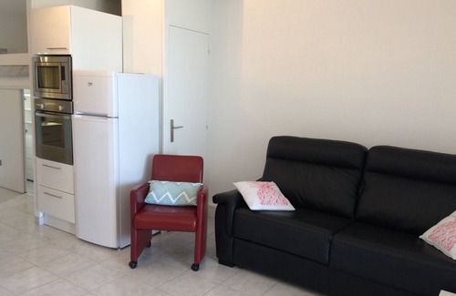 La Cote Radieuse Apartment | Seaside Studio with Terrace, Pet-Friendly & Rated 9.8/10