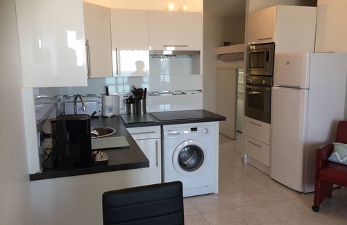 La Cote Radieuse Apartment | Seaside Studio with Terrace, Pet-Friendly & Rated 9.8/10