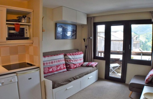 Avoriaz Apartment | Charming Studio Cabin for 4 with Lake View & Spa Amenities