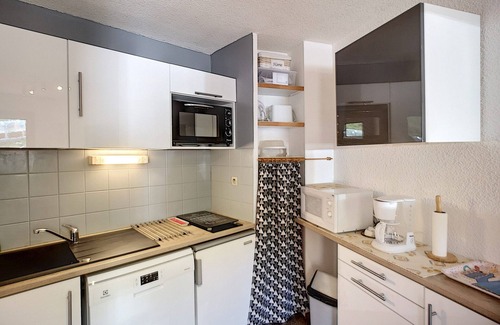 Les Bruyeres Apartment | Cozy Studio Les Menuires: Ideal for Families & Relaxation