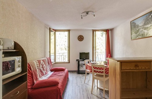 Bareges Apartment | Cozy Studio Barèges: Ideal Retreat for 6 with Spa & More