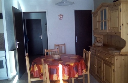 Les Deux Alpes Apartment | Cozy Studio Cabin Apartment in Resort Center with Spa Access