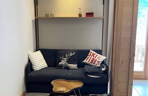 Ceillac Apartment | Family-Friendly Studio Cabin in Ceillac with Terrace