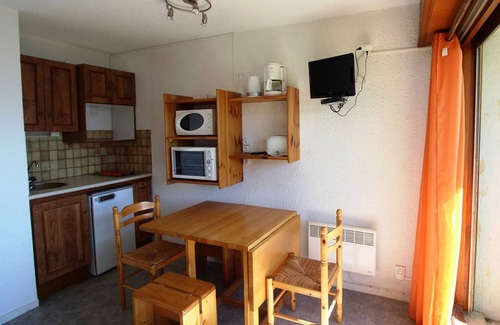 Auris Apartment | Cozy Apartment Auris: Ideal Studio for 3 with Great Amenities