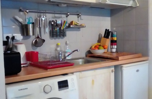 Luz-Saint-Sauveur Apartment | Cozy Studio Cabin: Lake View, Pet Friendly & Perfect for Skiing