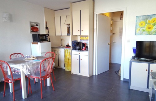 Agde Apartment | Ideal Studio Cabin with Pool & Ocean View - Rated 10/10