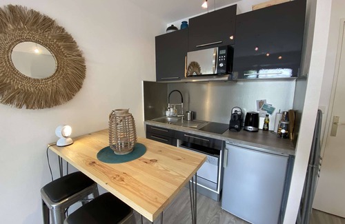 Le Moulleau Apartment | Cozy Studio Cabin with Terrace Steps from the Beach
