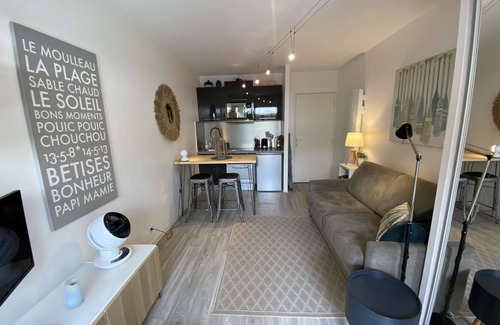 Le Moulleau Apartment | Cozy Studio Cabin with Terrace Steps from the Beach