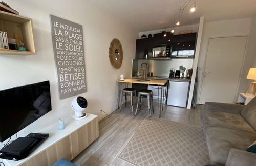 Le Moulleau Apartment | Cozy Studio Cabin with Terrace Steps from the Beach