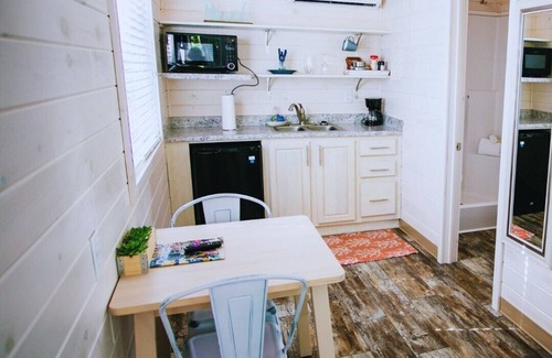 Steele Creek Cabin | Cozy Studio Cabin with Private Porch and Breakfast Included