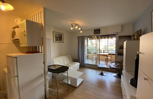 Capbreton Apartment | Beachside Studio with Pool, Tennis & Private Parking – 9.3/10