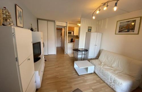 Capbreton Apartment | Beachside Studio with Pool, Tennis & Private Parking – 9.3/10