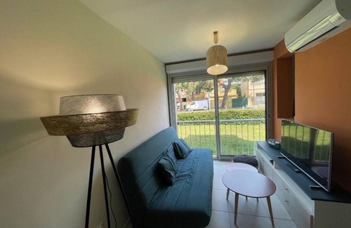 Argeles Plage Apartment | Renovated Studio Cabine Steps from the Beach - 10/10 Rating