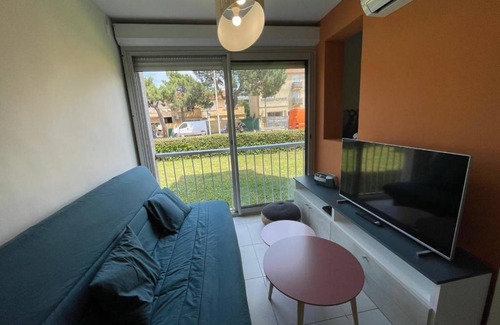 Argeles Plage Apartment | Renovated Studio Cabine Steps from the Beach - 10/10 Rating