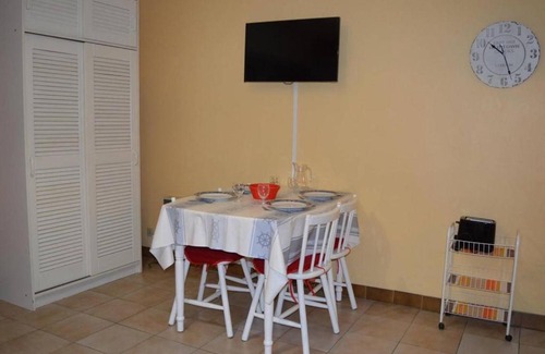Banyuls-sur-Mer Apartment | Cozy Studio with Mountain View Terrace, Steps from the Beach