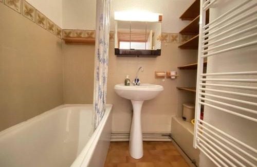 Praz-sur-Arly Apartment | Cozy Studio Cabine in Praz Sur Arly - Pet Friendly Escape
