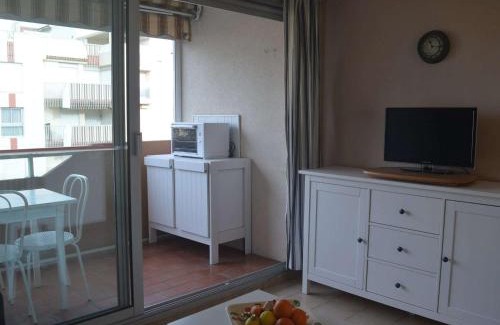 Saint-Raphael Apartment | Cozy Studio with Terrace and Parking in Saint-Raphaël
