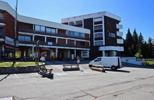 Chamrousse Apartment | Pet-Friendly Studio with Balcony & Pool Near Ski Slopes
