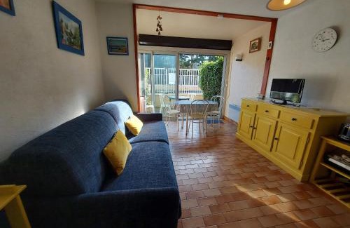 Argeles Plage Apartment | Cozy Studio Cabine near Argeles Beach with Pool & Wifi