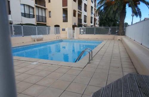Argeles Plage Apartment | Cozy Studio Cabine near Argeles Beach with Pool & Wifi
