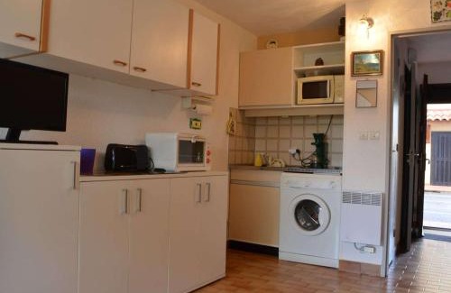 Argeles Plage Apartment | Cozy Studio with Pool, Private Parking near the Sea