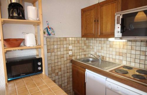 Auris Apartment | Cozy Studio Cabin with Balcony and Glacier Views in Auris