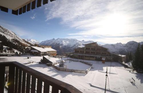 Auris Apartment | Cozy Studio Cabin with Balcony and Glacier Views in Auris