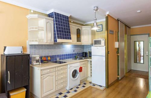 Eaux-Bonnes Apartment | Cozy Studio Cabin with Balcony and Mountain View in Gourette