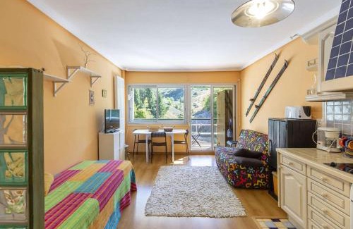 Eaux-Bonnes Apartment | Cozy Studio Cabin with Balcony and Mountain View in Gourette