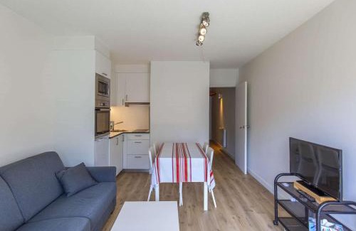 Eaux-Bonnes Apartment | Cozy Studio Cabin for 6 near Slopes with Mountain Views