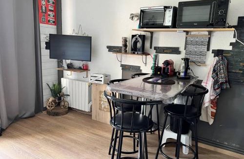 Les Angles Apartment | Cozy Studio Cabine in the Heart of Les Angles with Balcony