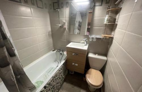 Les Angles Apartment | Cozy Studio Cabine in the Heart of Les Angles with Balcony